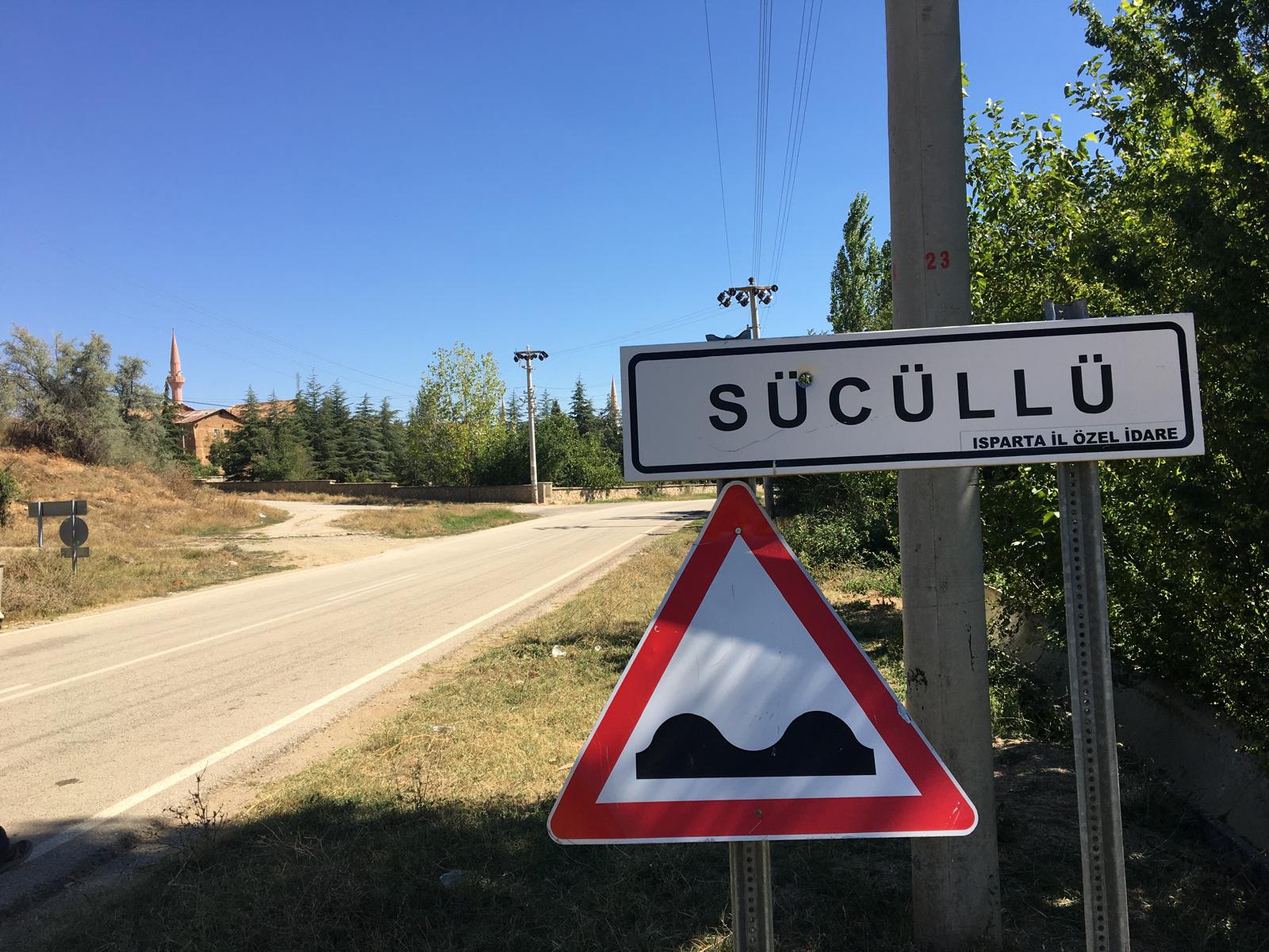 Sücüllü Köyü meydanı